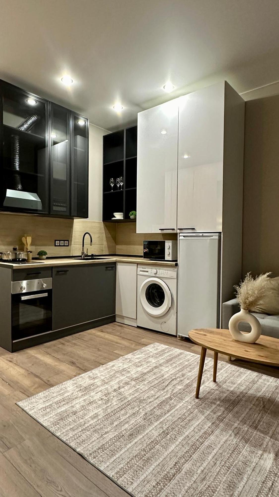 Apartment 4 Seasons Black *